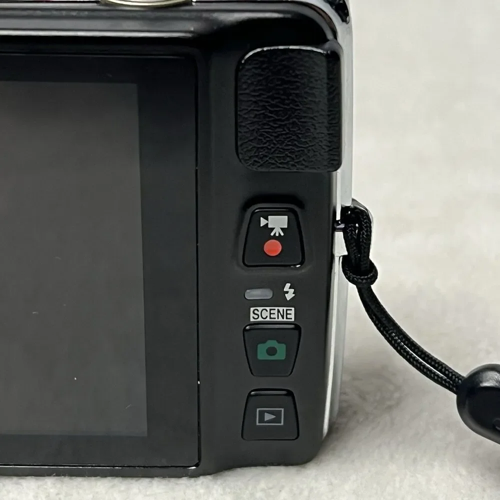 Nikon Coolpix S4300 16.0MP Compact Digital Camera Silver w/6x Zoom Case With Box